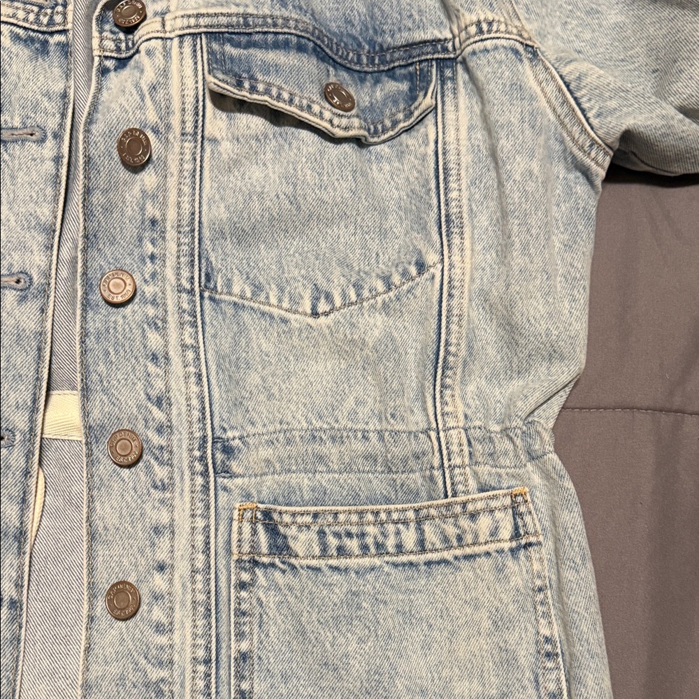 GAP Faded Blue Denim Jacket - Picture 4 of 10